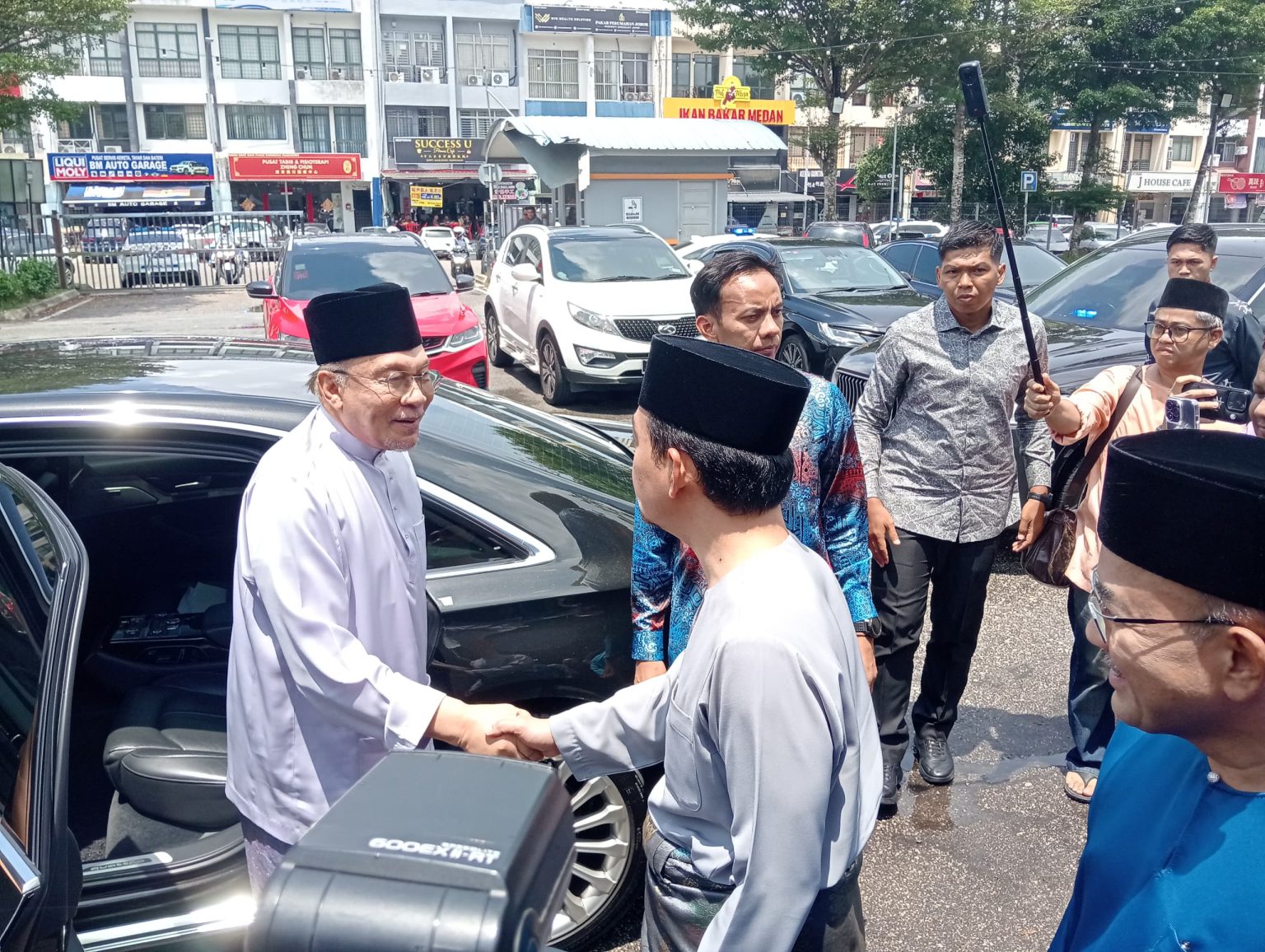 Anwar Ibrahim: Talks Ongoing as Two Malaysian Vessels Remain Under Restrictions